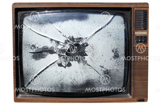 En gammel trashed TV med en opgravede skærm.