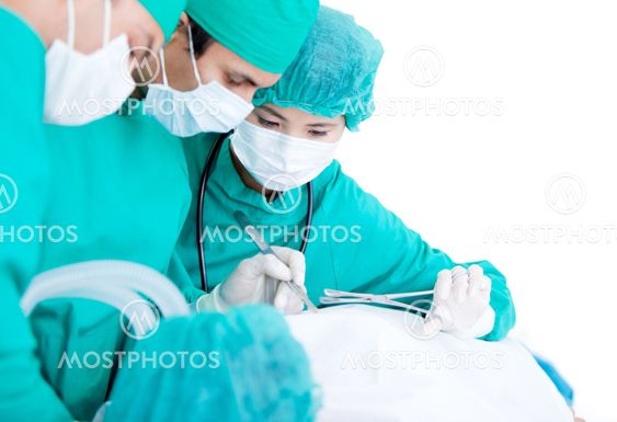 Professionnal medical team working on a patient