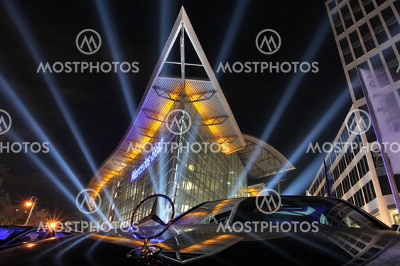 Mercedes Benz03