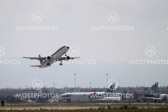 Airplane take off