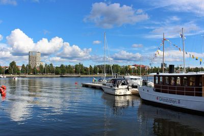En vacker sommardag vid Västra Kajen i Piteå