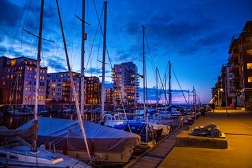 Kvällsljus vid båthamnen i Västra hamnen i Malmö