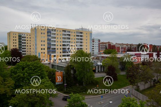 Husby Centrum med bostadshus,.