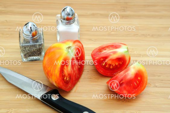 Röd och gul Heirloom tomat