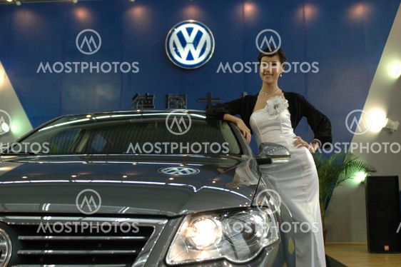 Chinese girls, models from car show
