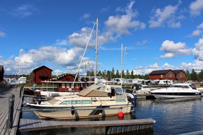En vacker sommardag vid Västra Kajen i Piteå