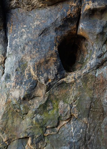 Large rocky rocks. Rocks of rocks. Gray moss-covered rocks