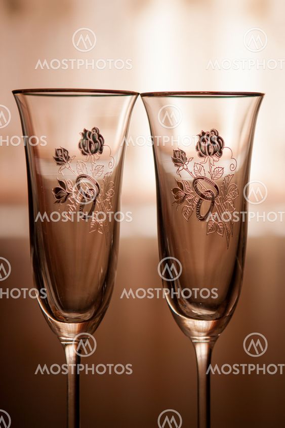 Two wedding Wine Glasses with rings