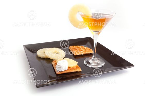 Pineapple Tart Slices with Drink