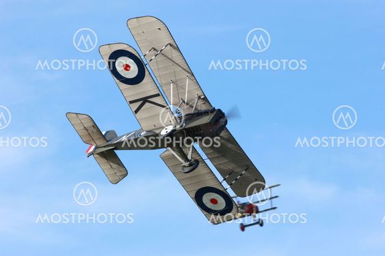 SE.5a and Fokker triplane