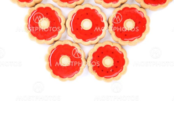 Five rings of strawberry biscuits.