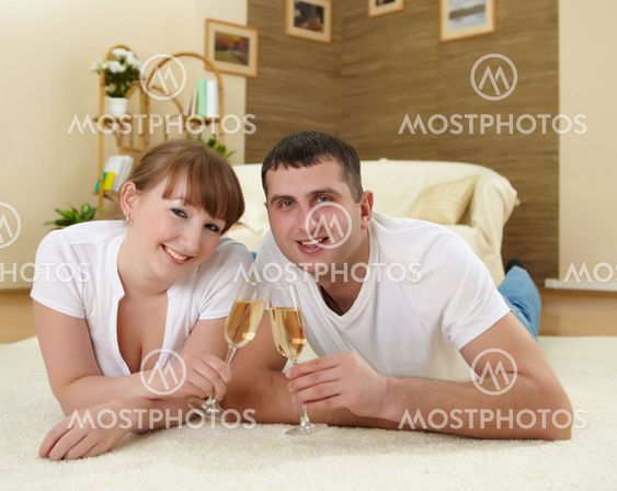 couple at home drinking champagne