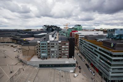 Utsikt över Solna med kontors- och hyresfastigheter.