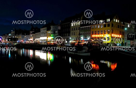 Nyhavn by night