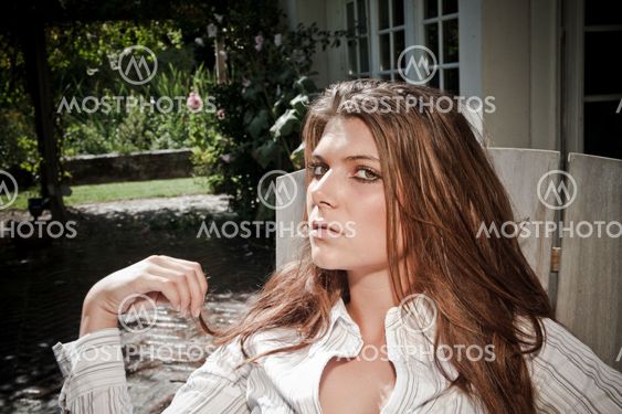 natural portrait of a teenage in withe shirt