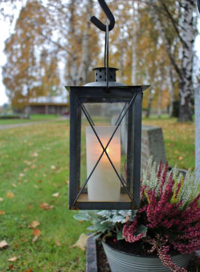 Ljus på kyrkogården