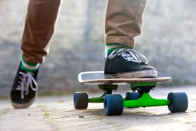 Skateboarder departing 