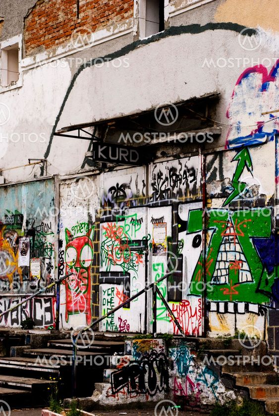 Alternative graffiti building