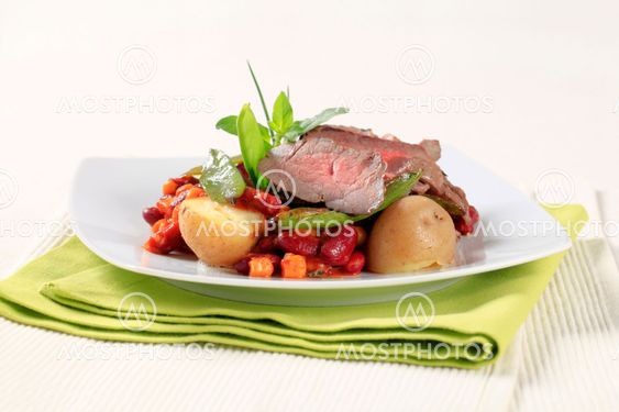 Roast beef and red bean chili