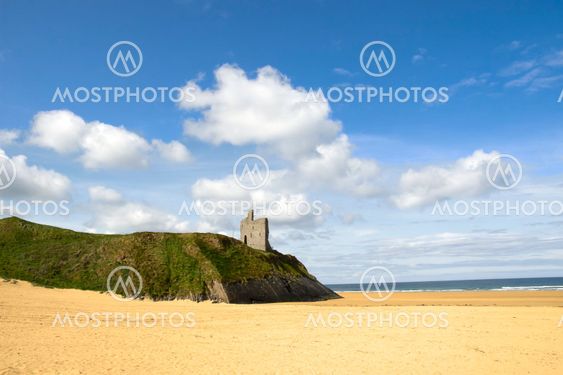 Ballybunion castle on the edge of a cliff