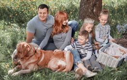 happy family has fun in the Park.