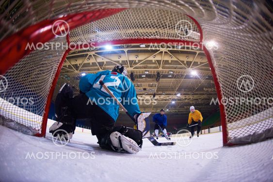 ice hockey goalkeeper