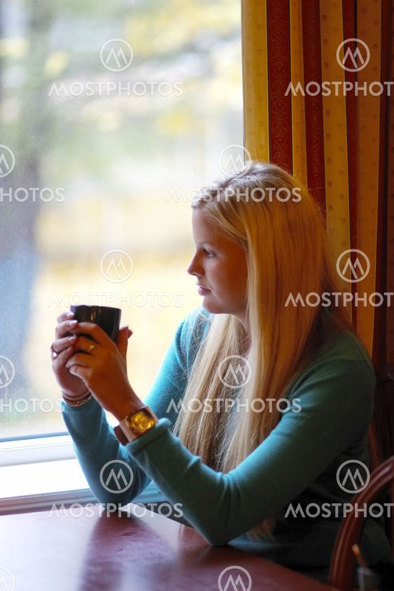 Blond vuxen kvinna