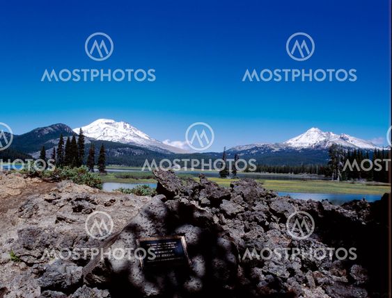 Sparks Lake Akson Memorial view of the Sisters