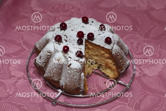 Cake with berries