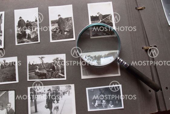 Forstoringsglas in photo album