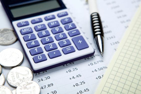 Russian rubles with calculator and a pen