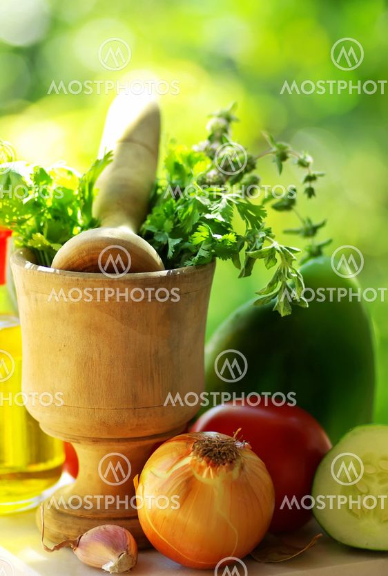 Utensils and ingredients of mediterranic cuisine.