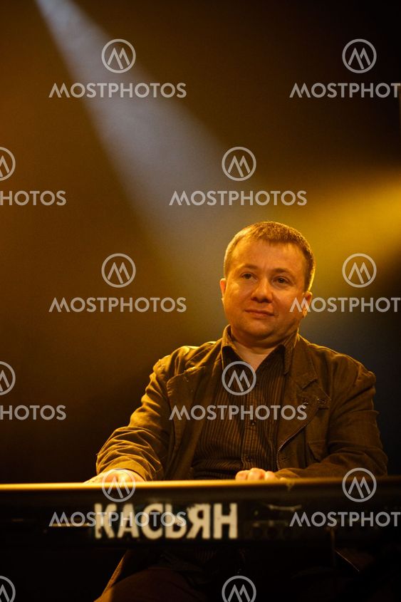 MOSCOW - MARCH 9: Razoom band performs at OTV2 live show on March 9, 2009 in Moscow, Russia