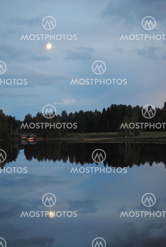 Moon over Venjan.