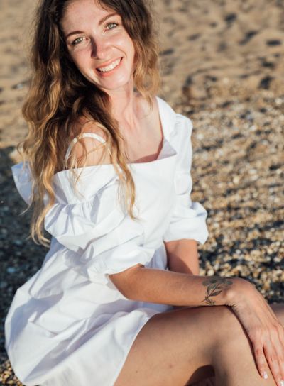 portert woman by the sea walk vacation beach summer