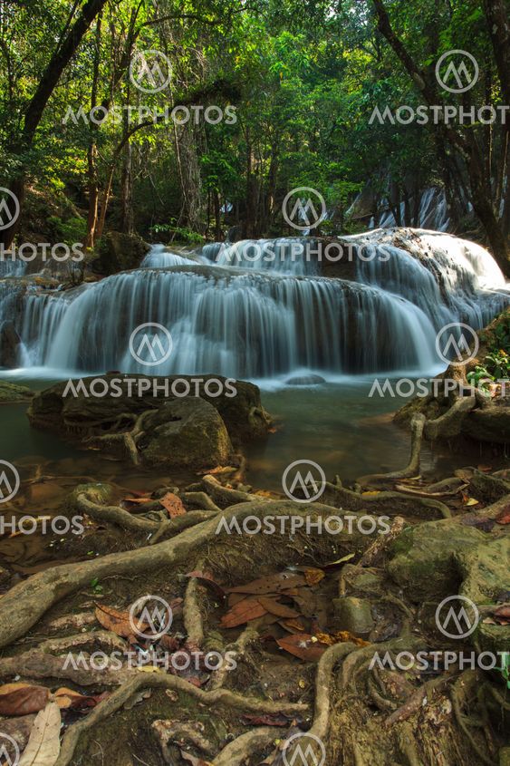 Pha Thaad Waterfall