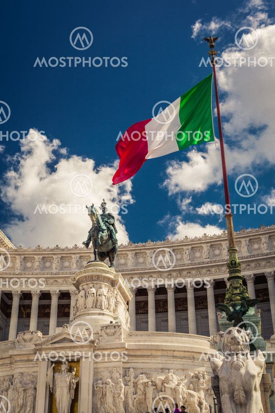 Italian flag on the background of the Sculpture