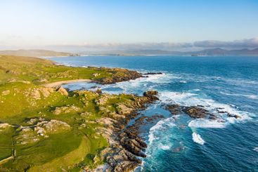 Ineuran Bay coast and cliffs, Malin Head, Ireland's...