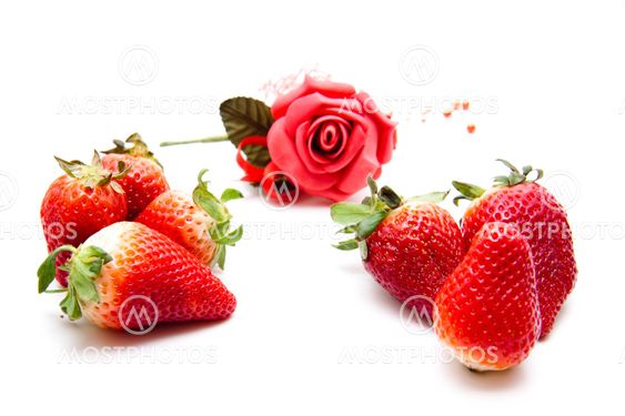 Red rose med strawberrys