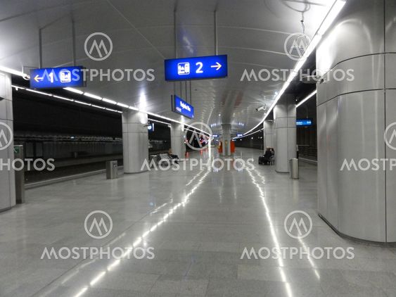 Tågperrong air trains in Vienna