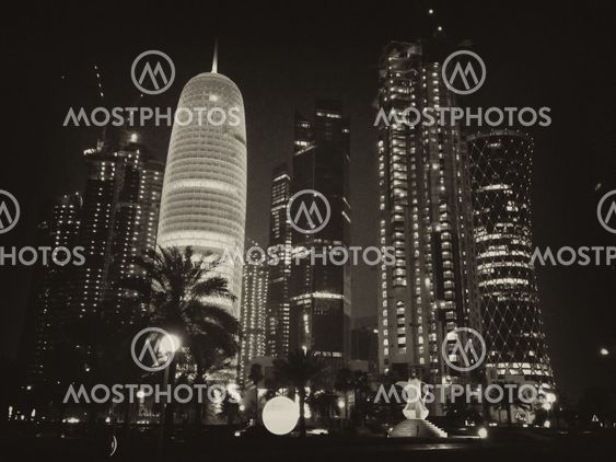 Skyscrapers värit yöllä Doha, Qatar