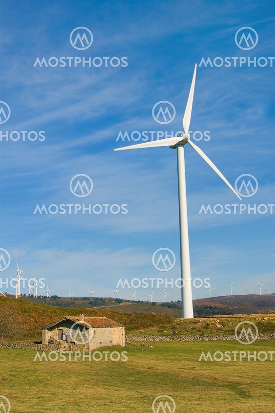 Wind generator i Port Escudo, Burgos, Spanien