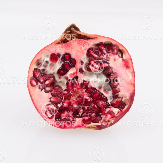 Half pomegranate (front view)