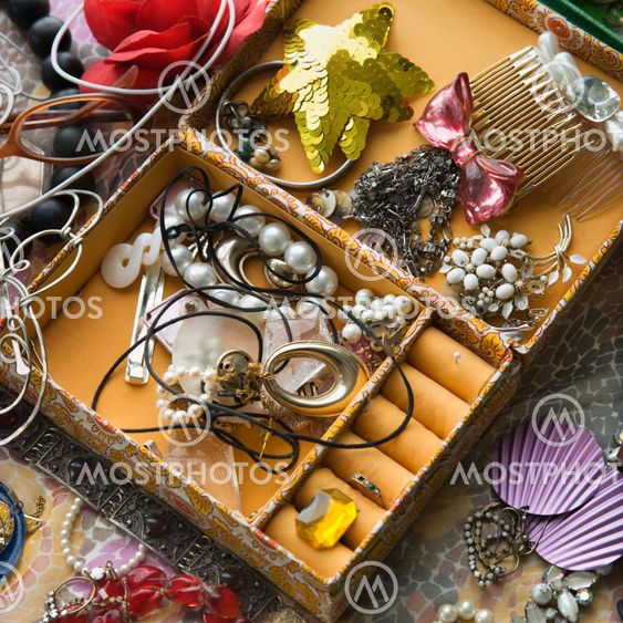 Open jewelry box.