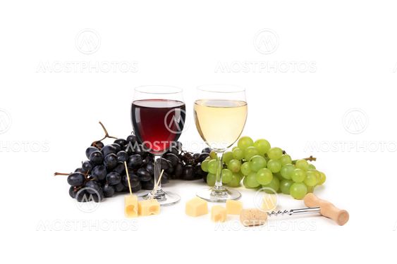 Wine composition of glasses and grapes.