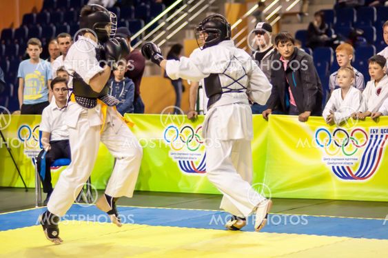 Kobudo competition between boys.