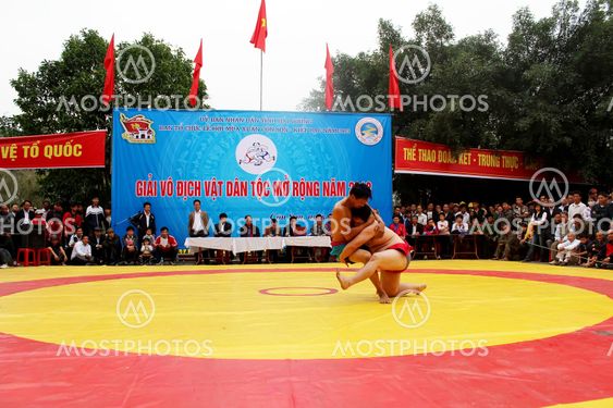 wrestlers compete in national wrestling