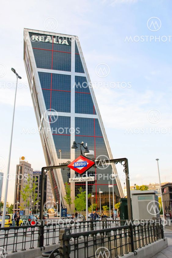 Torres Kio tower, Madrid