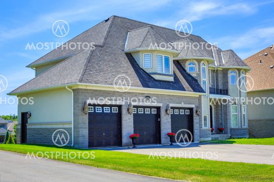 Luxury houses in North America