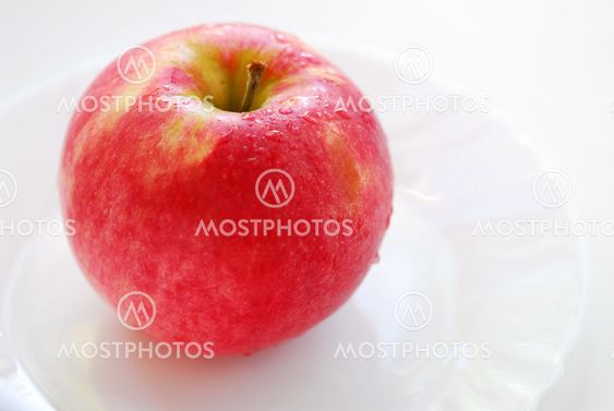 Red apple on a plate